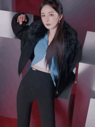 杨幂的体态越来越好了，能把普通的衣服穿出高级感！杨幂体面感杨幂性感名场面杨幂
