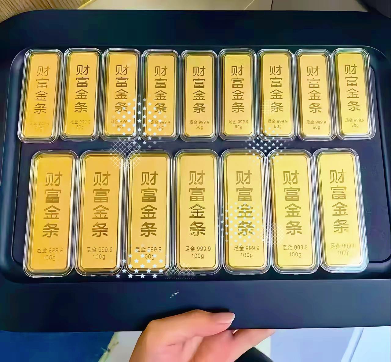 大量持有黄金的人，这会估计肠子都悔青了！​8月26日，早上开盘后，金价从10