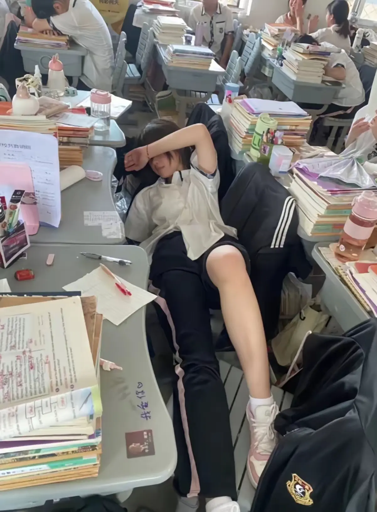 高三女生的精神状态！！！