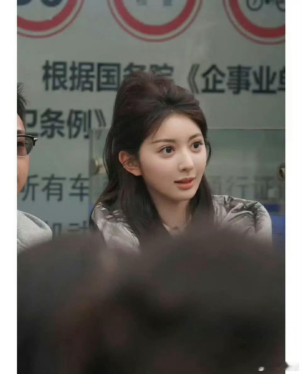 今年某省的艺考状元，没整容，天生就长这样。​​​