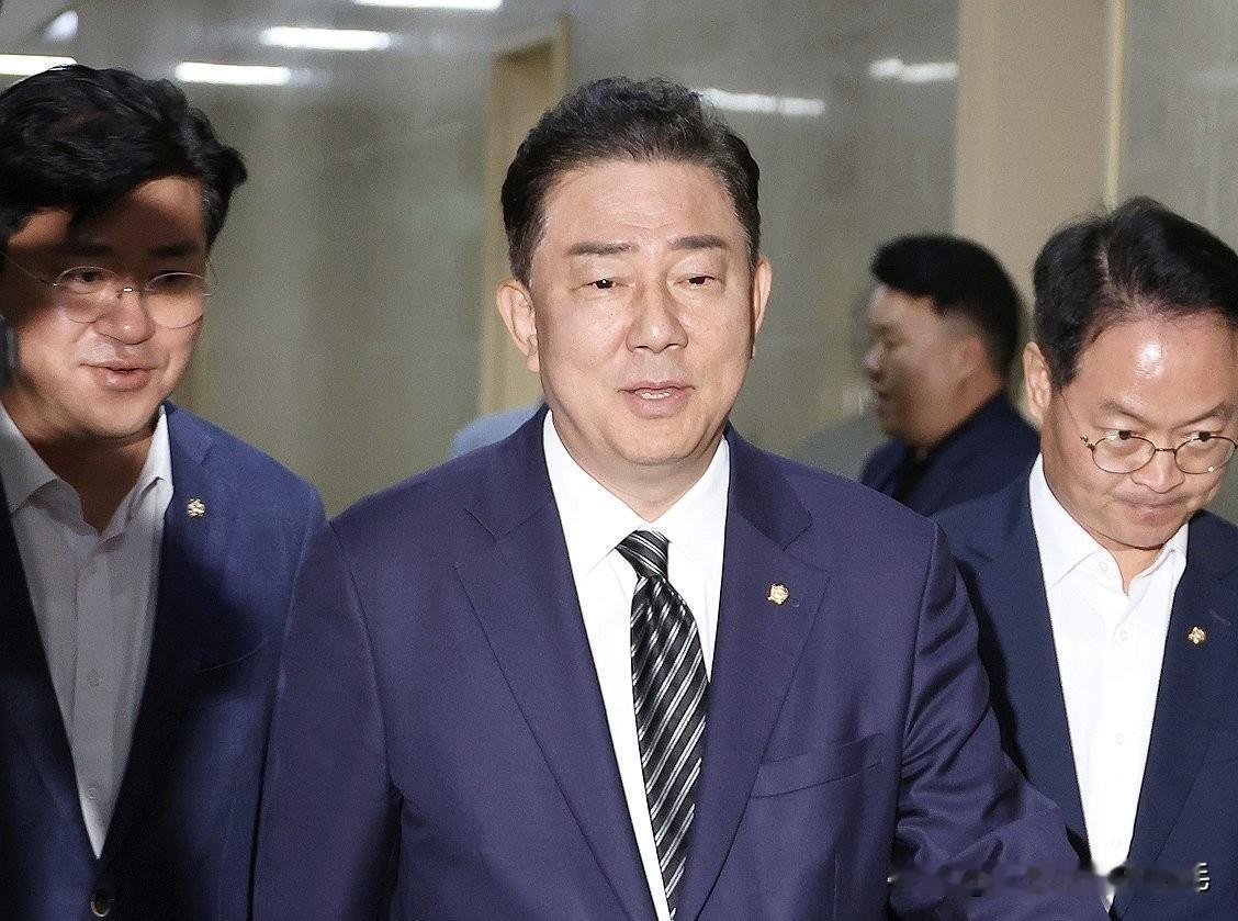 韩国共同民主党19日在李在明政府首届内阁长官候选人听证会结束后表示"为恢复民生经