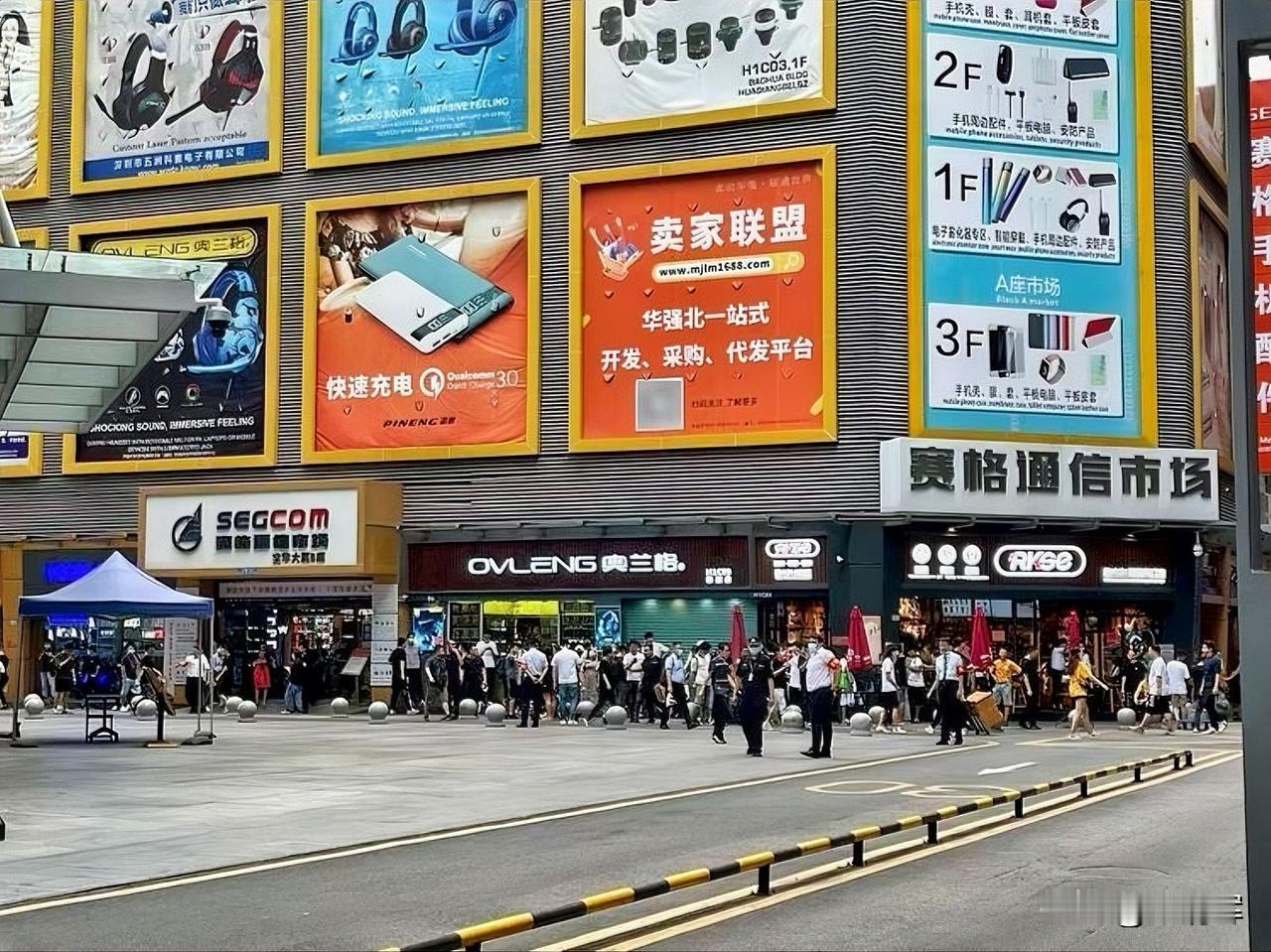 在资本市场，“铺货型”和“品牌型”跨境电商境遇大不一样。我认为，资本市场对二者的