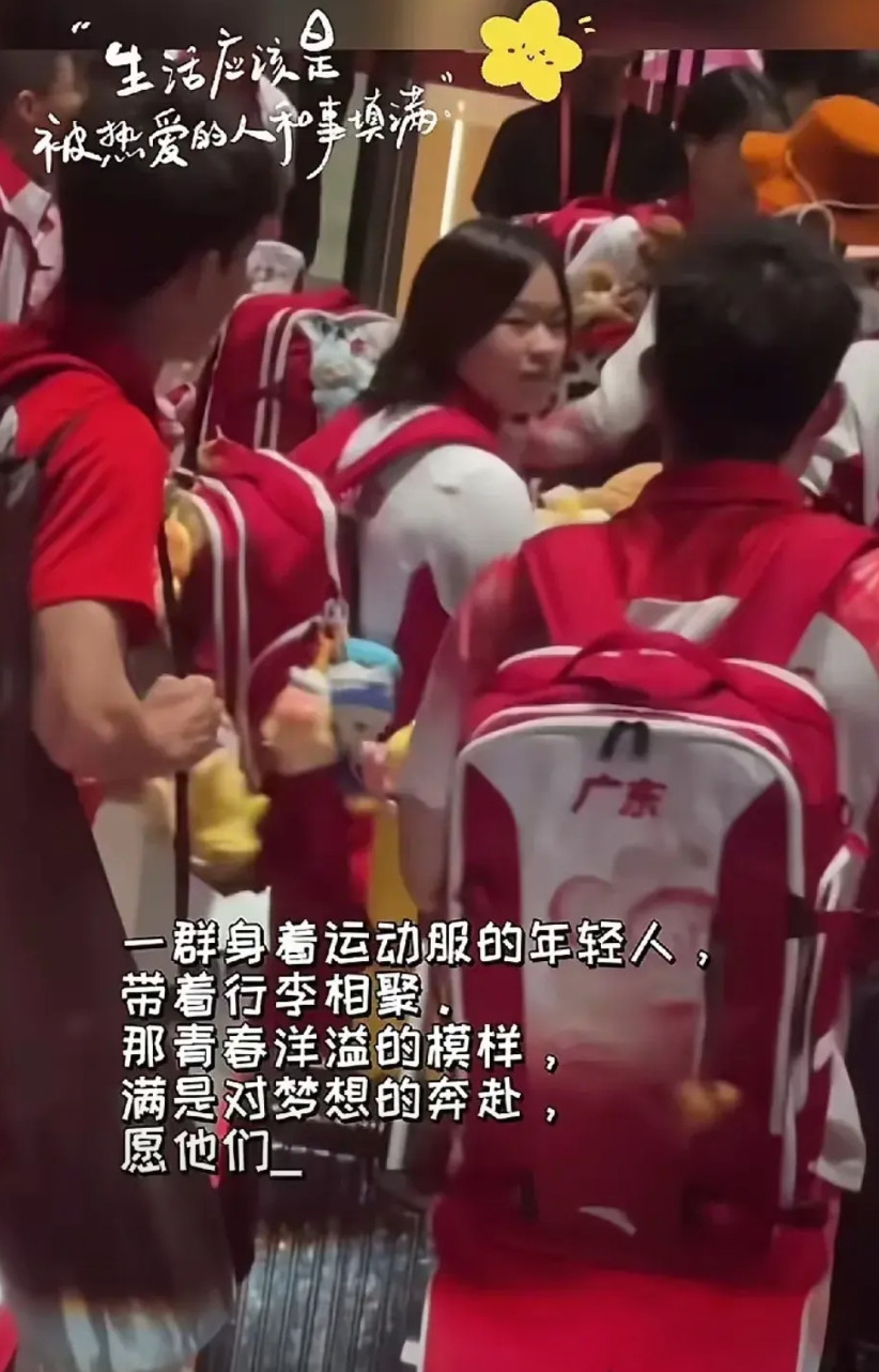 全红婵现身全运会,也没有搞特殊的待遇,跟广东其他运动员自己推行李入住酒店。因为