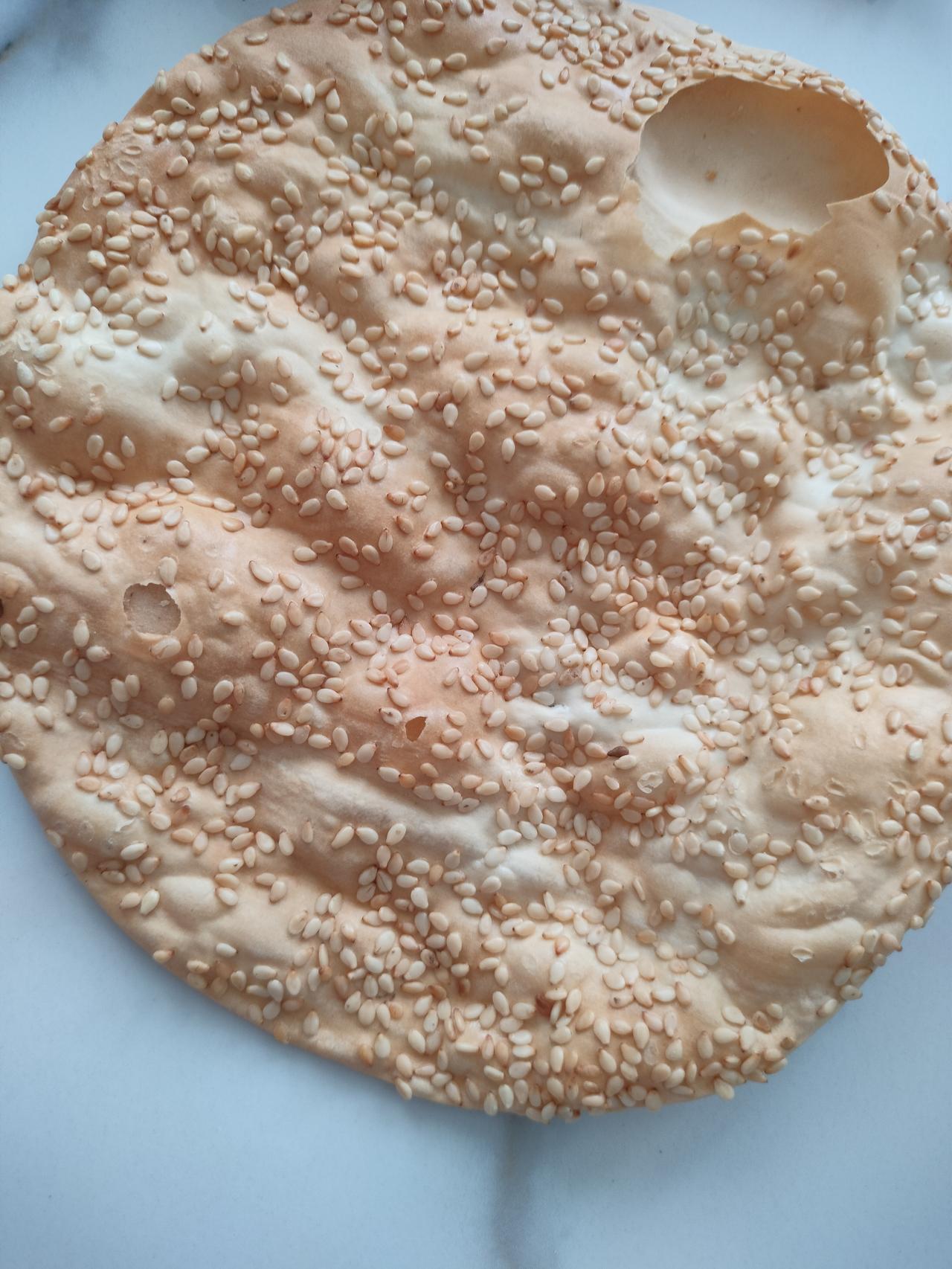 一直觉得这种烧饼又薄又脆，非常好吃，谁知道它是好吃到掉渣，太酥太薄，太脆了，一吃