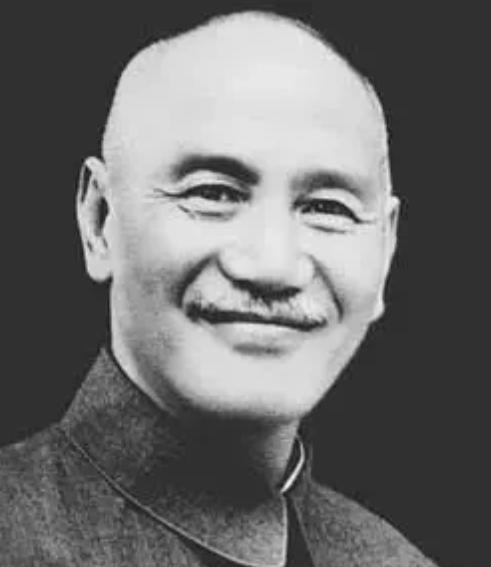 1949年，蒋介石在乘坐飞机从成都飞往台湾时，他完全不知道广州机场已经被我军占领