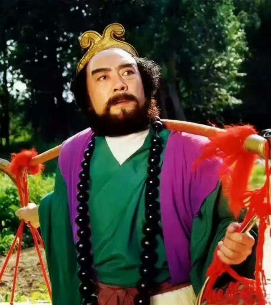 上小学时，我们都爱看《西游记》，大家都说沙僧的袈裟是黑色的，有个同学特别犟，非说