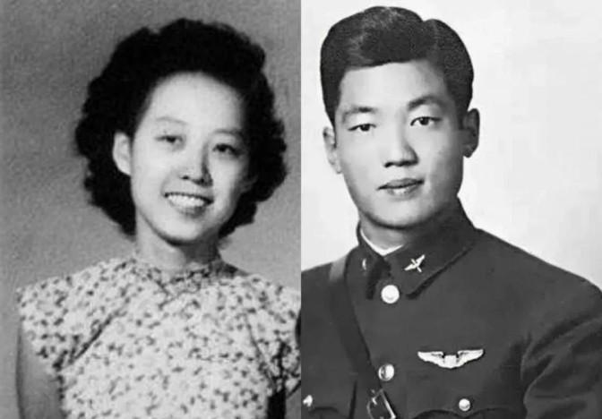1999年，75岁的台湾女作家齐邦媛回到南京，在刻有“张大飞”名字烈士墓前嚎啕大