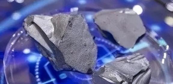 中国曾经又悄悄关上了一扇更要命的门！在稀土还未撕完的时候，中国又加紧了另外一出口