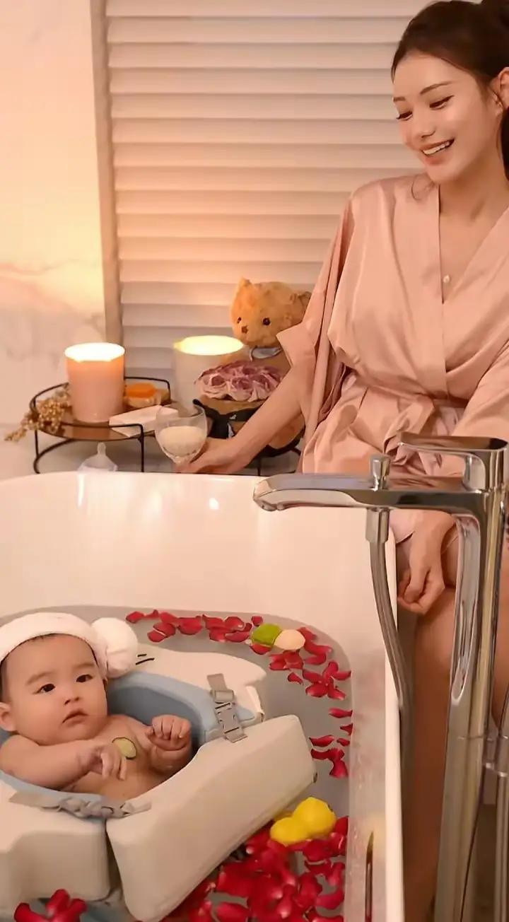马筱梅晒儿子洗澡，晒的是一种情怀，晒的是一种让别人羡慕的高端！从视频中可以看到