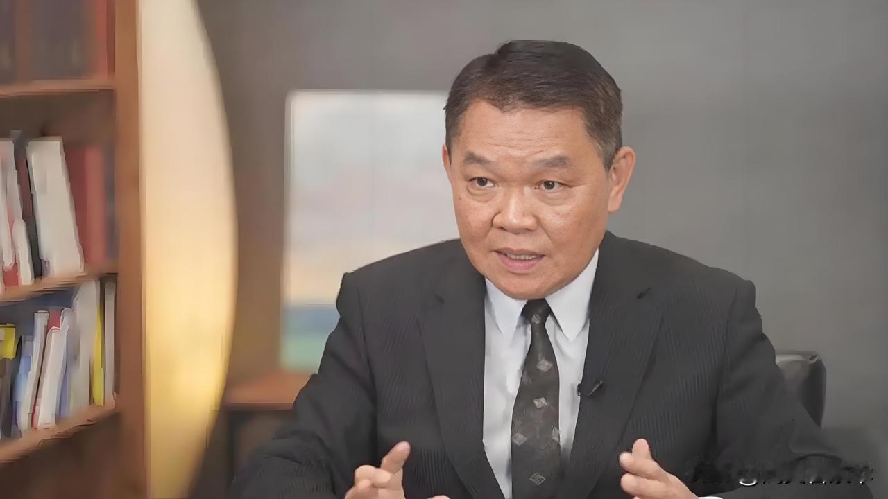 提气！12月3日，台湾一档电视节目的画面在两岸刷屏！退役舰长、学者黄征辉当着全