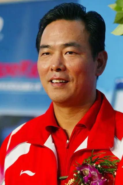 几位教练，概括评价王励勤运动员时期的表现：1，沈益民（启蒙恩师）……天赋异