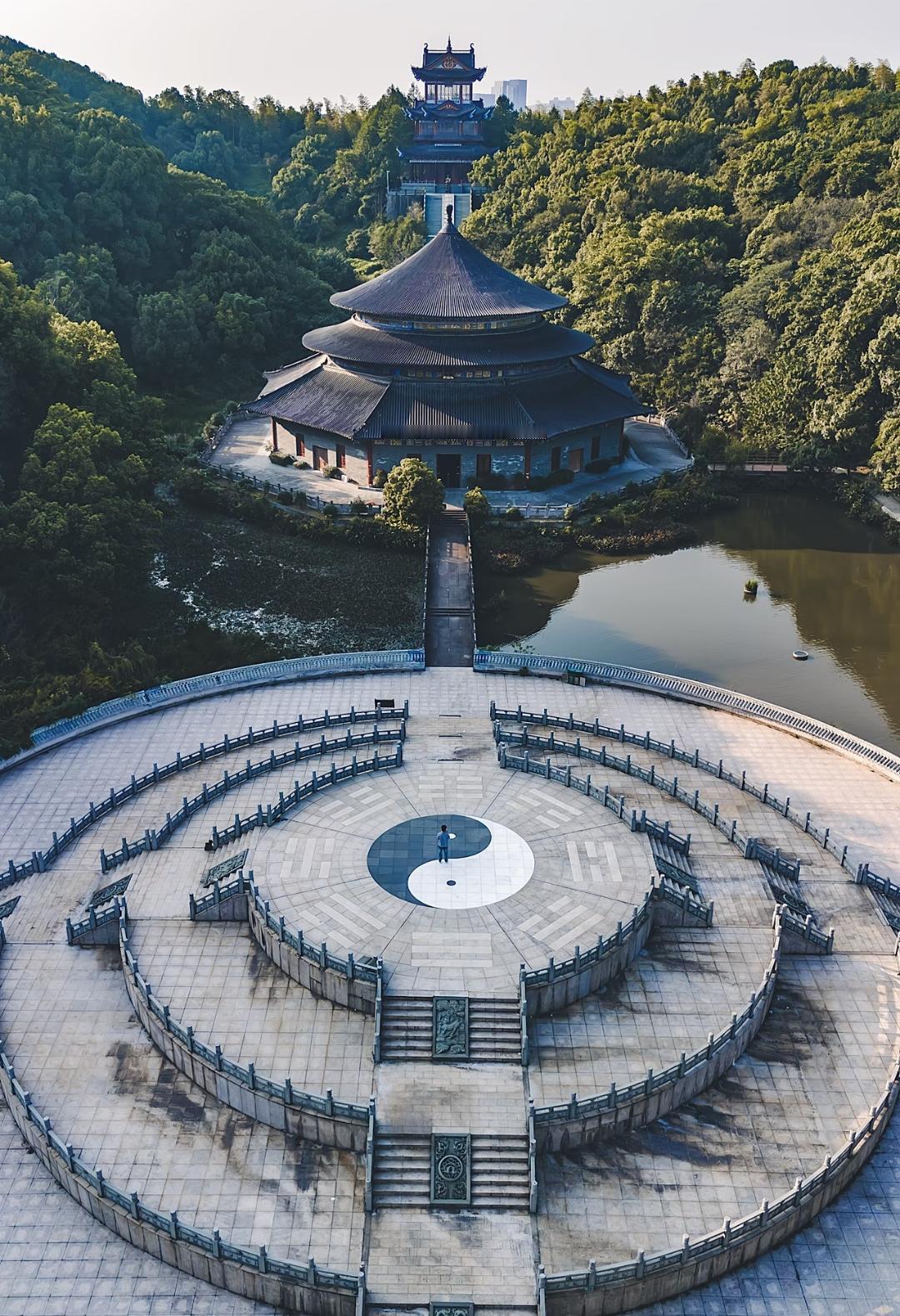 年前去了一趟道观被道士的一句话扎心了原来大道至简干活比念经管用在道观住了