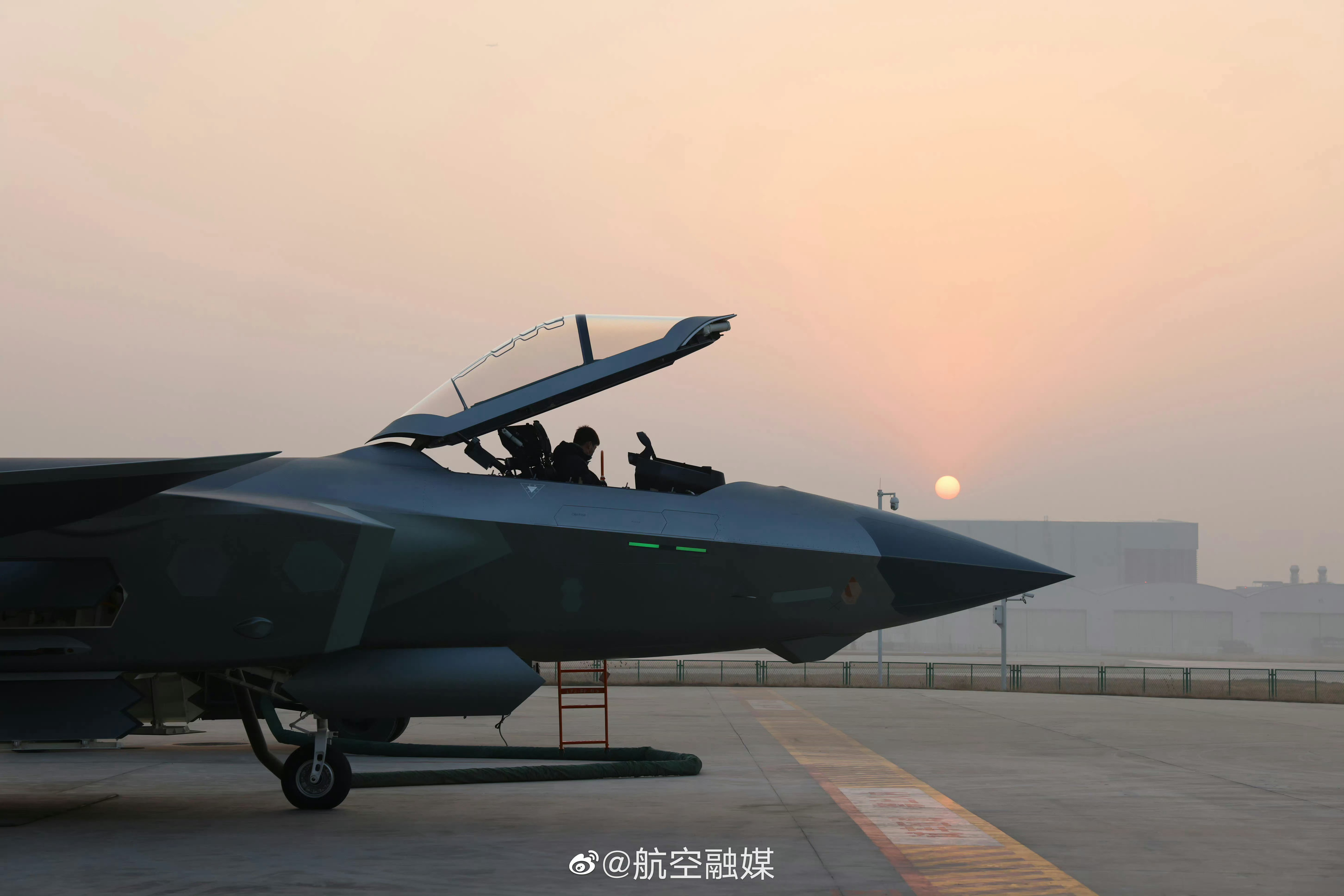 图一CB07156发布于23年1月初，配文新年新机首飞。意味着到22年底J20