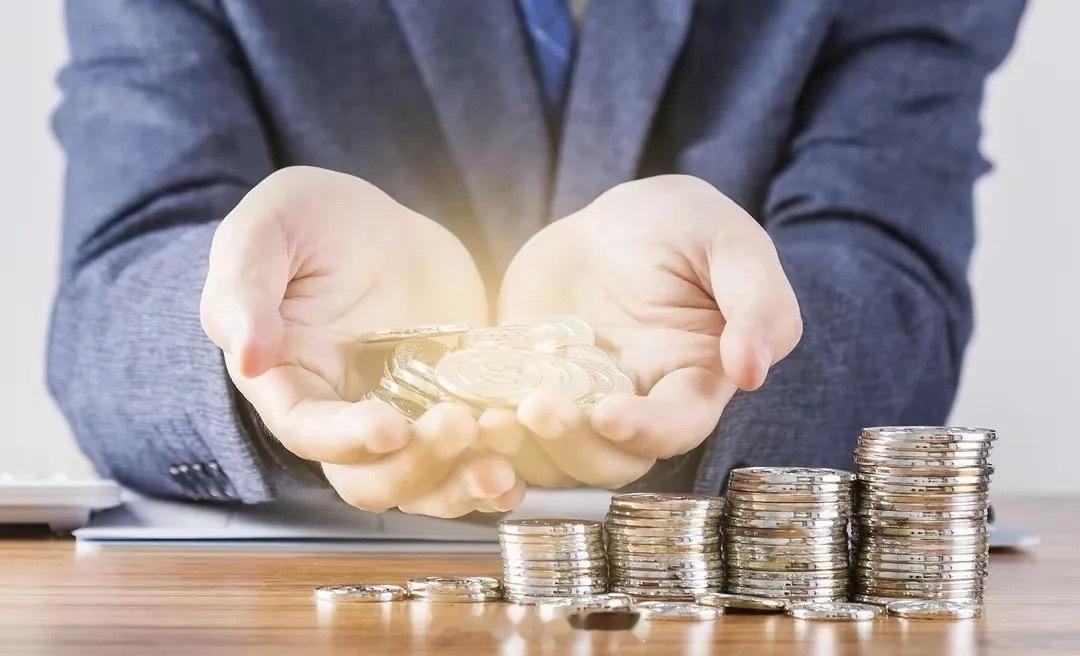 美联储会议上鲍威尔宣布将年利率下降25个基点，同时将联邦基金利率调整目标区间范围