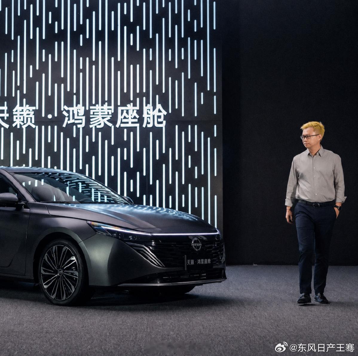 藤野造型——80后、90后老登凭证件染黄毛免费。骞总染发，究竟是为了圆年少时