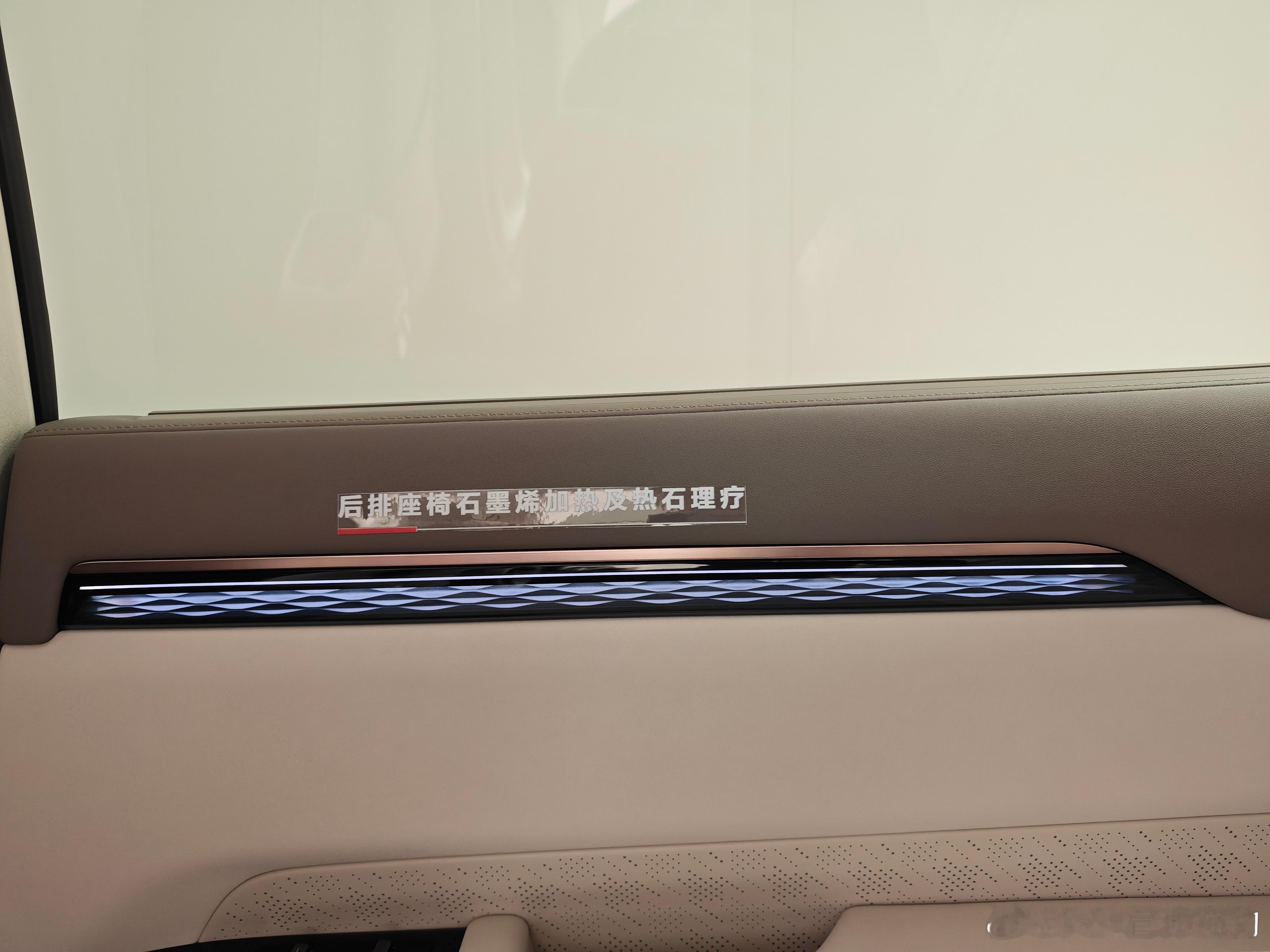 焕新极氪7x一致性做的真不错氛围灯/座椅调节按键/出风口调节按钮甚至头枕解锁按