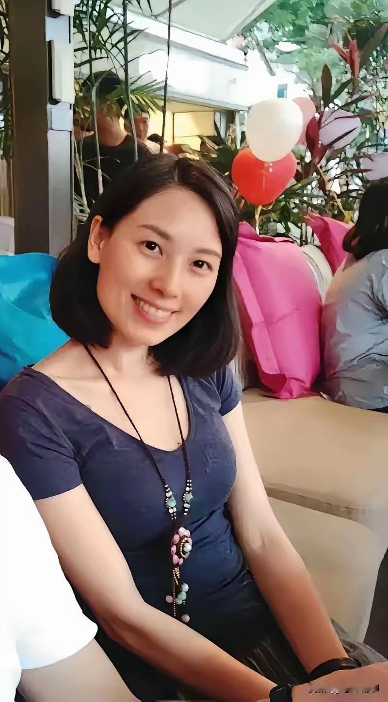 大家认识她吗？这是定居台湾的大陆配偶钱丽，任职于台湾华硕电脑公司。据台媒报道，上