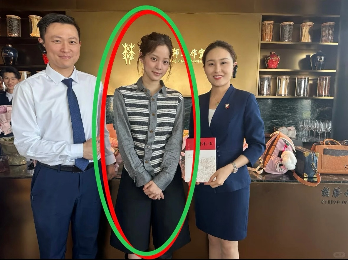 沃天呐，偶遇她长着样子？！！偶然刷到的生图，没有精修和滤镜的加持，但还是被惊艳到