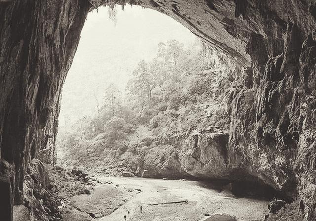 1945年，我国南京的一位农民外出打猎时，意外发现了一个山洞，让他意想不到的是，