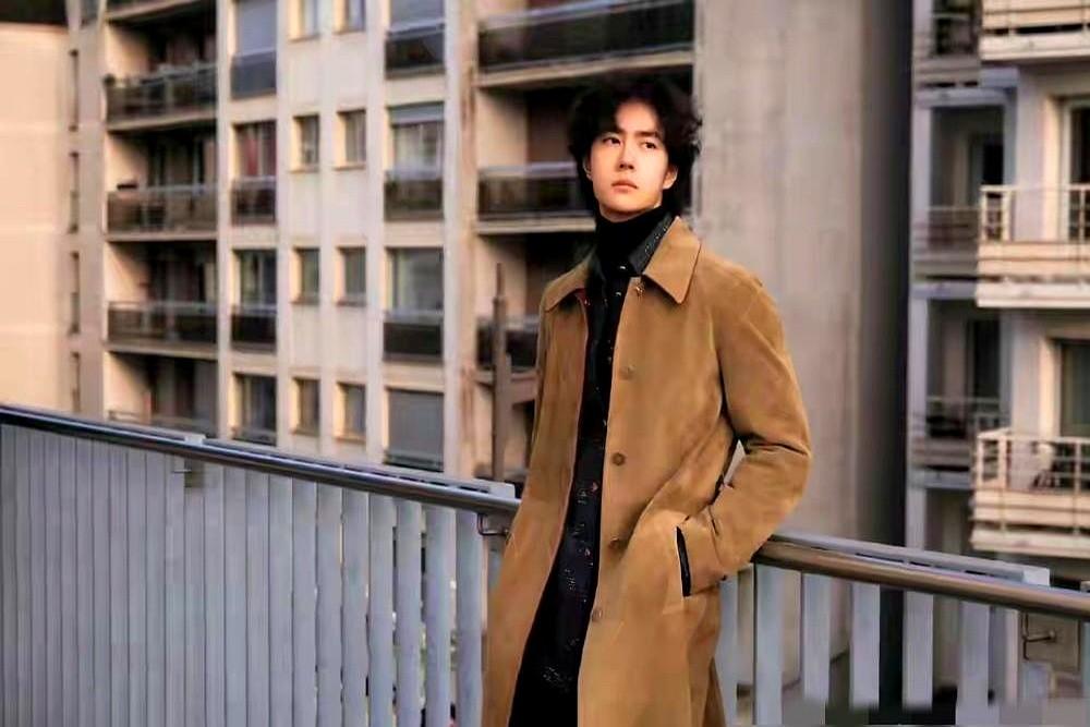 王一博这波操作真可以！3月27号他跟乐华续约了，不是简单的签个字，而是用长约换来