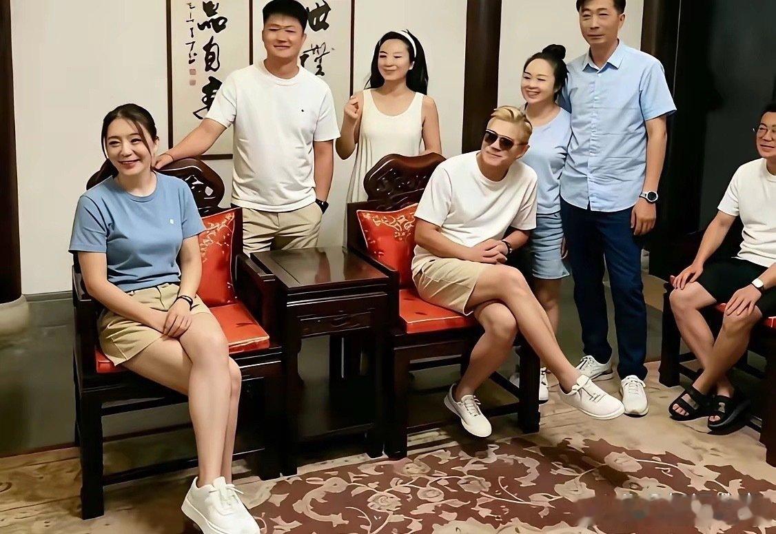 郭富城回丈母娘家这张照片​