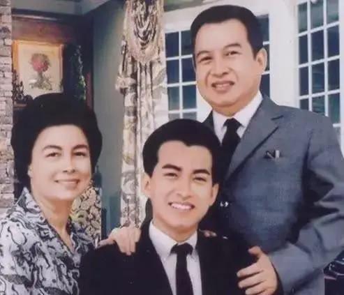 很多人都说西哈莫尼国王一辈子荣华富贵。如果你要了解他的经历，就不会这样说了。西