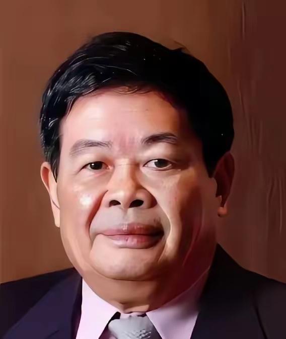 2013年，曹德旺想在美国买个8万平米的厂房，房东是个犹太人，开价2800万。曹