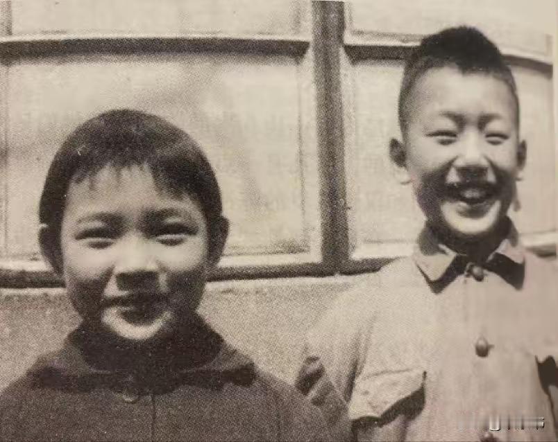 王铎：陈冲与母亲和哥哥陈冲的哥哥陈川，是个画家，现在美国。