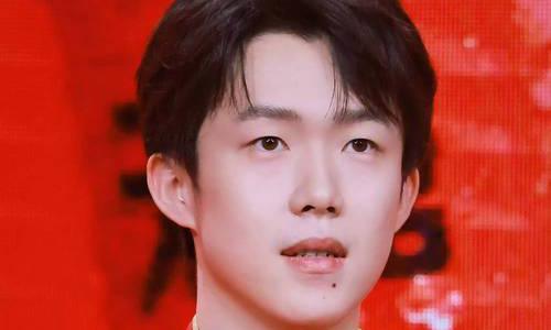 王楚钦应该名正言归扛大旗，身兼三职却有待商榷：1，王楚钦虽然世界排名第二，由于
