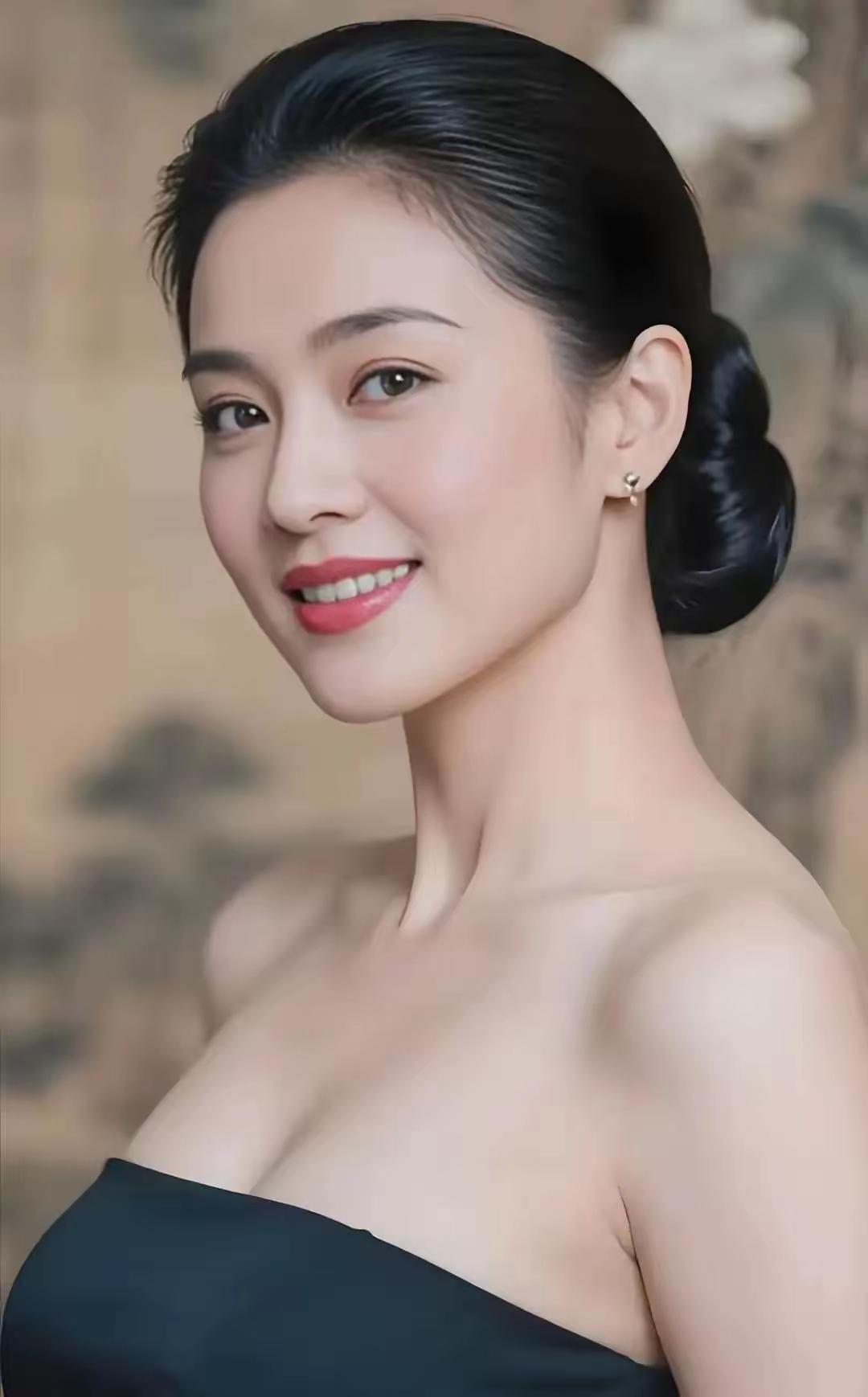 端庄漂亮，女人味十足