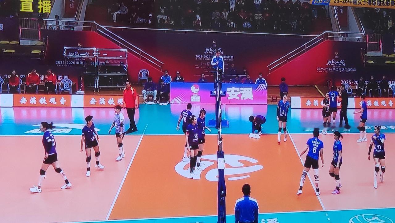 天津女排啊，现在打福建女排都这么费劲了！还不如第一阶段打得好，越打越回去了！第四