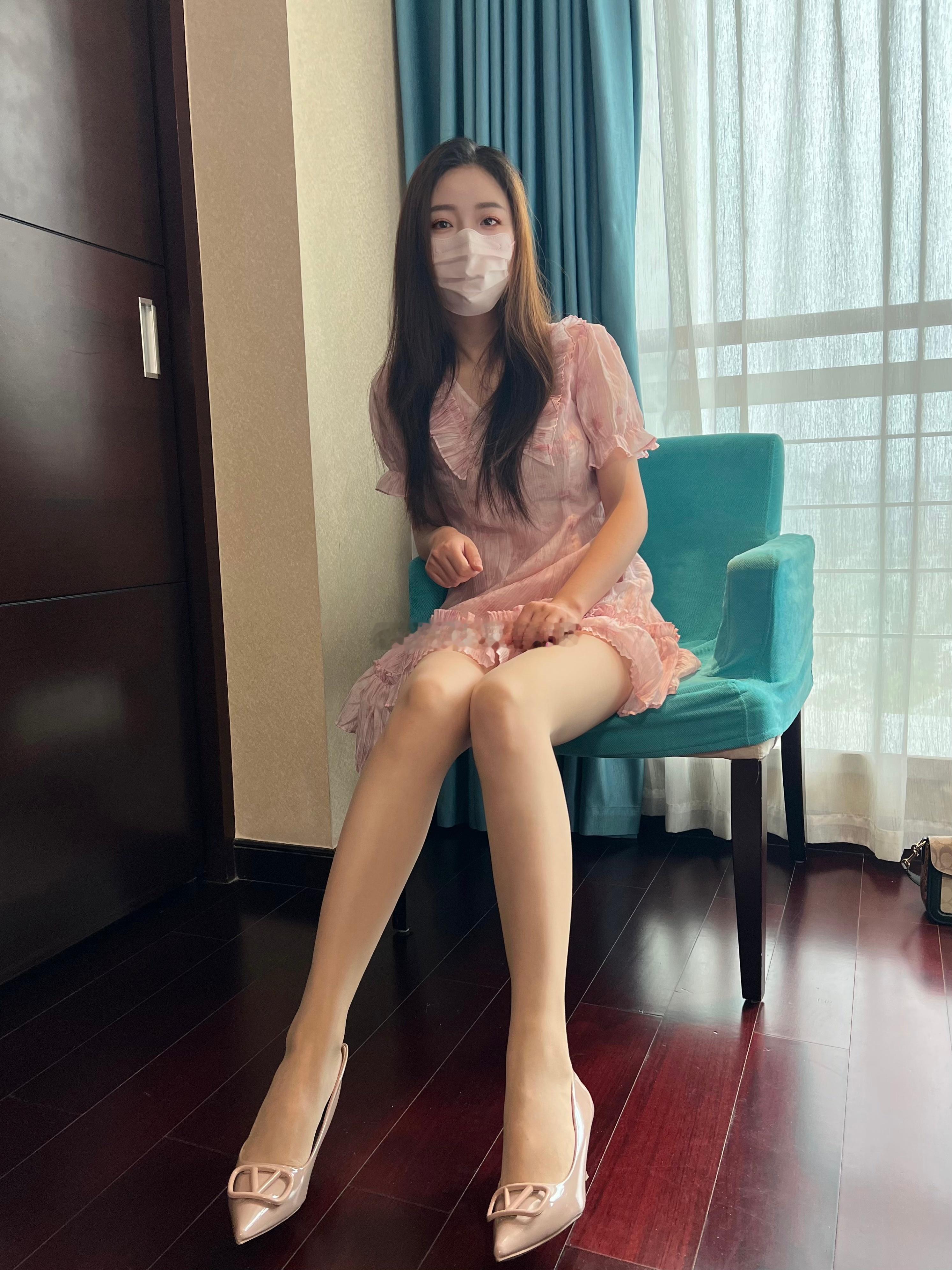 感觉还是这样适合我～ootd时尚talk秀大长腿​​​