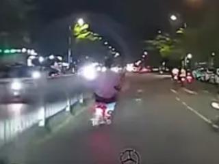 车流呼啸、生死一瞬，广州街头这10分钟，刷爆了无数人的朋友圈。3月21日清