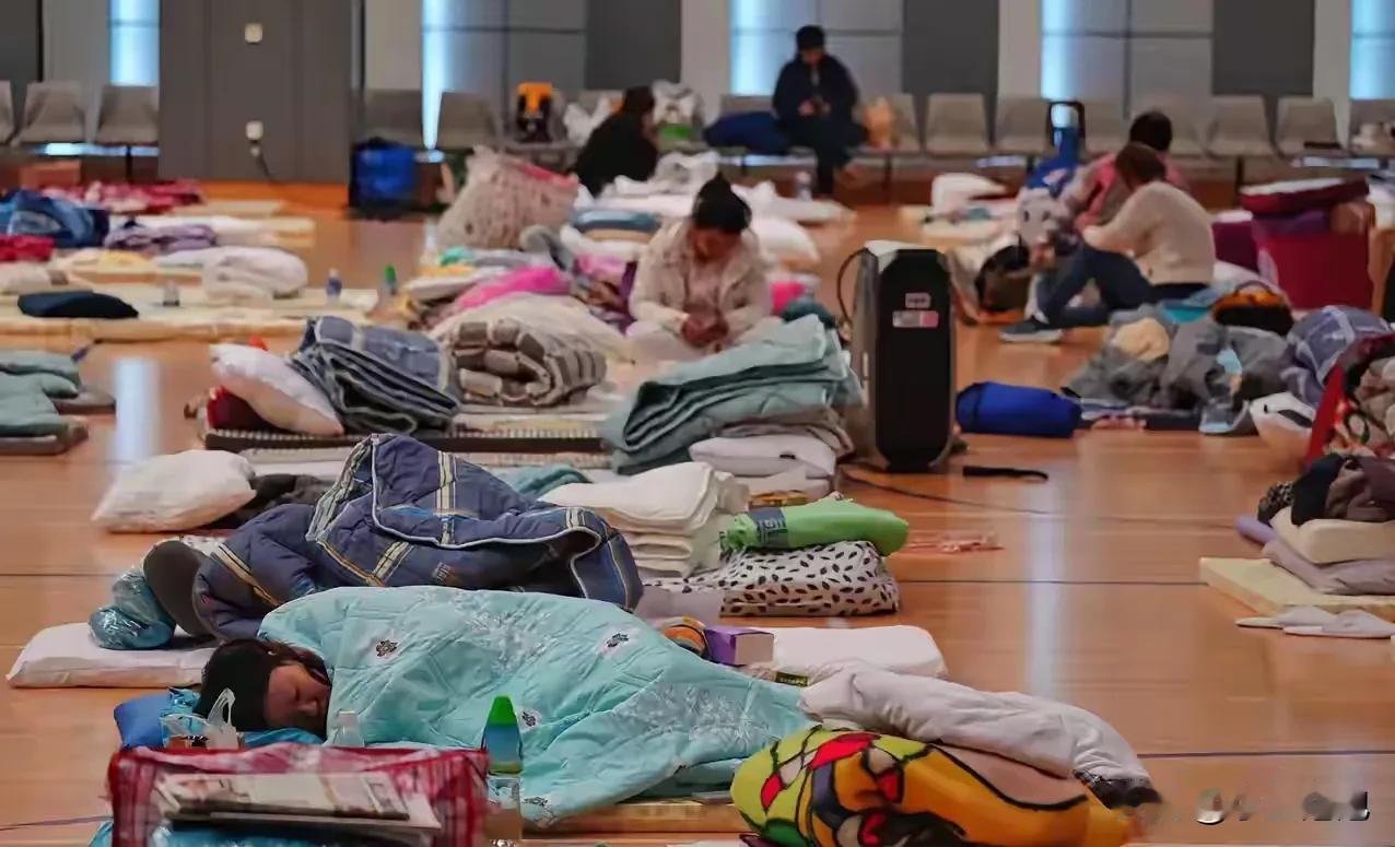 一夜之间，一把火全部烧没了啥都没有了，新衣服，现金，金银首饰，冰箱，洗衣机，家