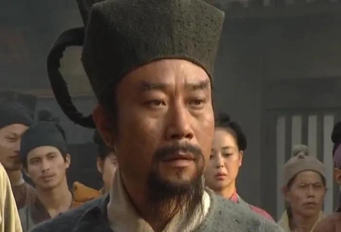 宋江，真是太蠢了，根本不该招安！虽然，招安就是朝廷的人了，史书上也好听。不招安，