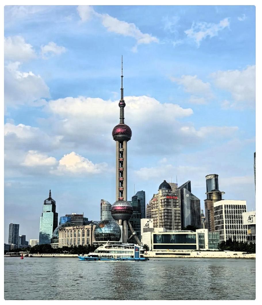 来上海3天了，没感受到魔都的魅力，原因很直接——没钱。外滩去了，夜景确实好看