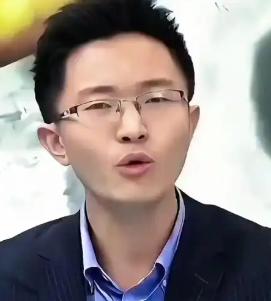 很认同台湾省的侯汉廷说的一句话，他表示，当中国还很穷很破烂的时候，有人不愿意当中