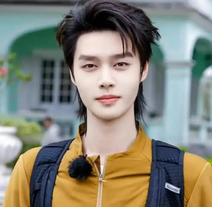 短剧早不是随便拍条视频就能火的时代了。抖音报告甩脸告诉你，前50部爆款里78%是