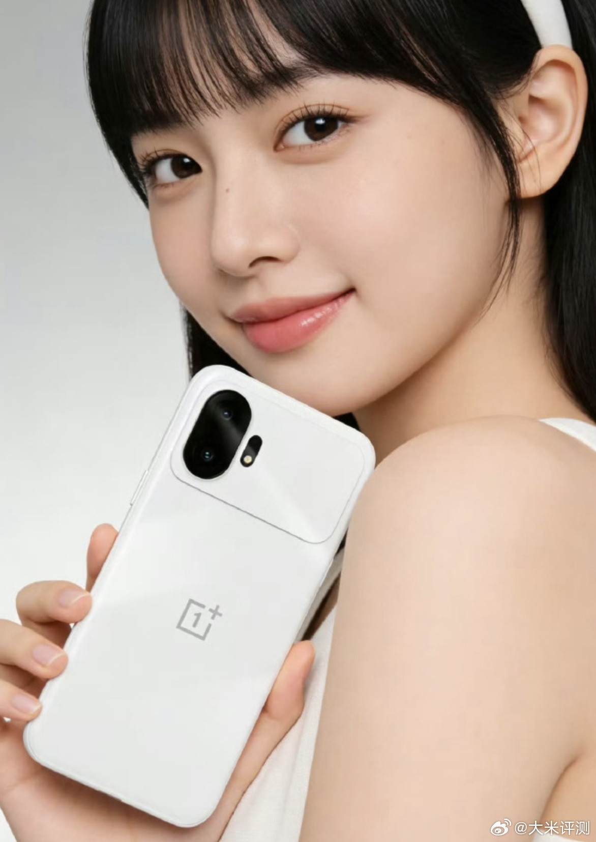 网传的一加15T设计图，大矩阵Deco+椭圆形竖排双摄，大伙觉得满分10分能打几