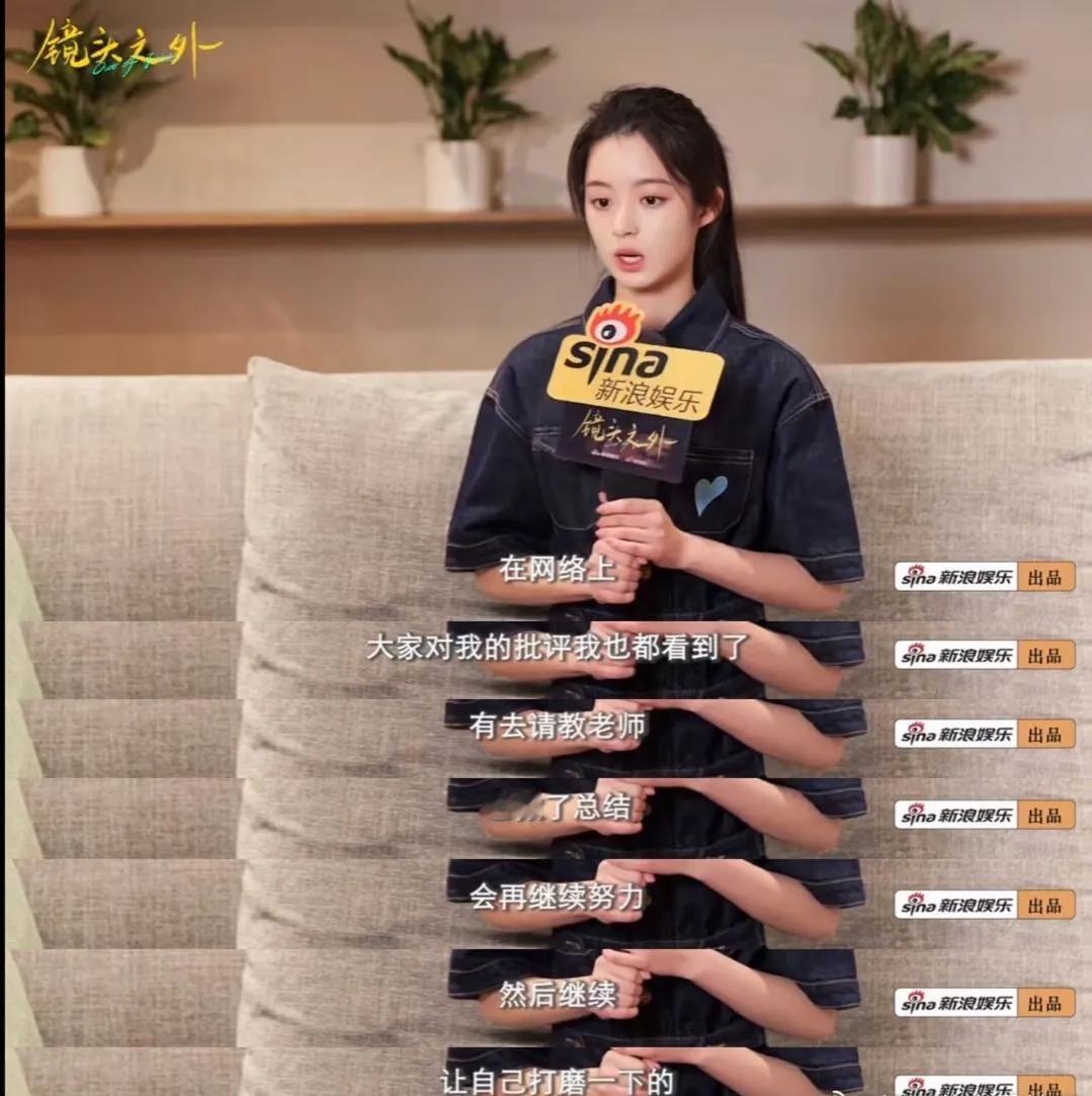 黄杨钿甜称高考后一直在做笔录，弟弟也因耳环风波被欺负。采访中，黄杨钿甜回忆了