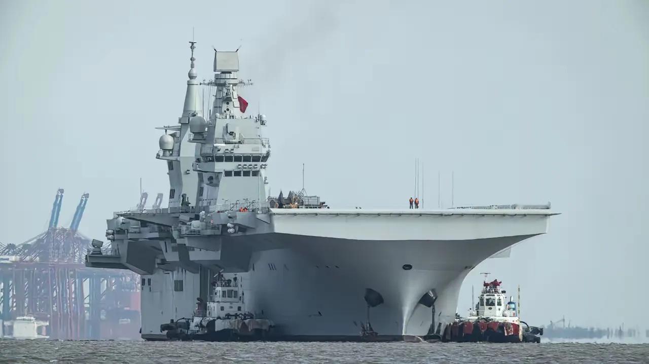 四川舰真大，说它是航母，也说得过去，毕竟有4万吨位，可以媲美法国戴高乐（4.2万