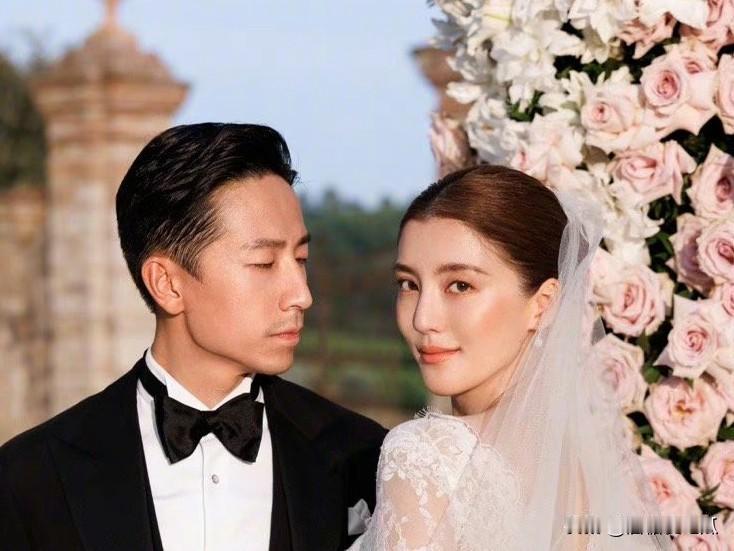 如果我是施伯雄吴千语要什么我就买什么，绝不说什么升值空间了，因为一场婚礼都被吴