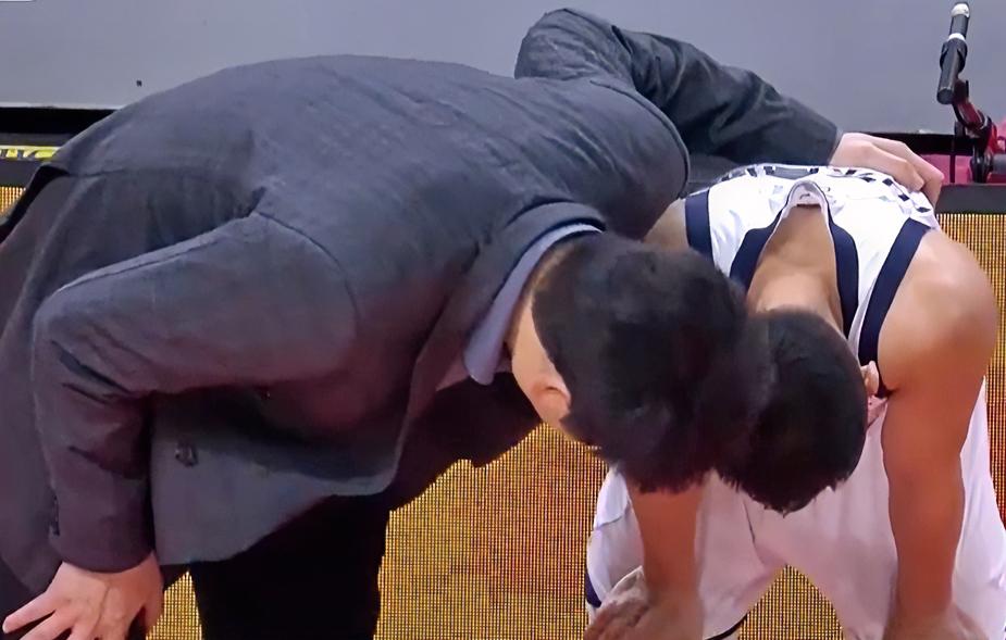 高诗岩：邱指导，他们太过分了，竟然不派人防我，给我留着各种大空位，太欺负人了。