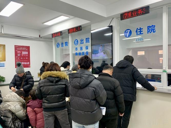 争议不断！男子胸痛就医13分钟无人接诊离世，医院强硬拒赔引热议近日，一起发