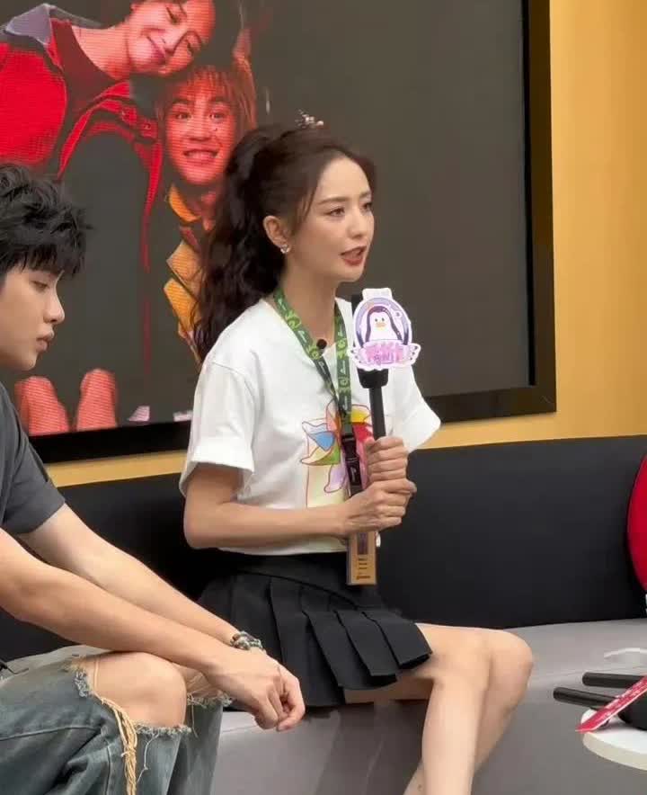 佟丽娅这个脚上的螺丝骨怎么肿了？