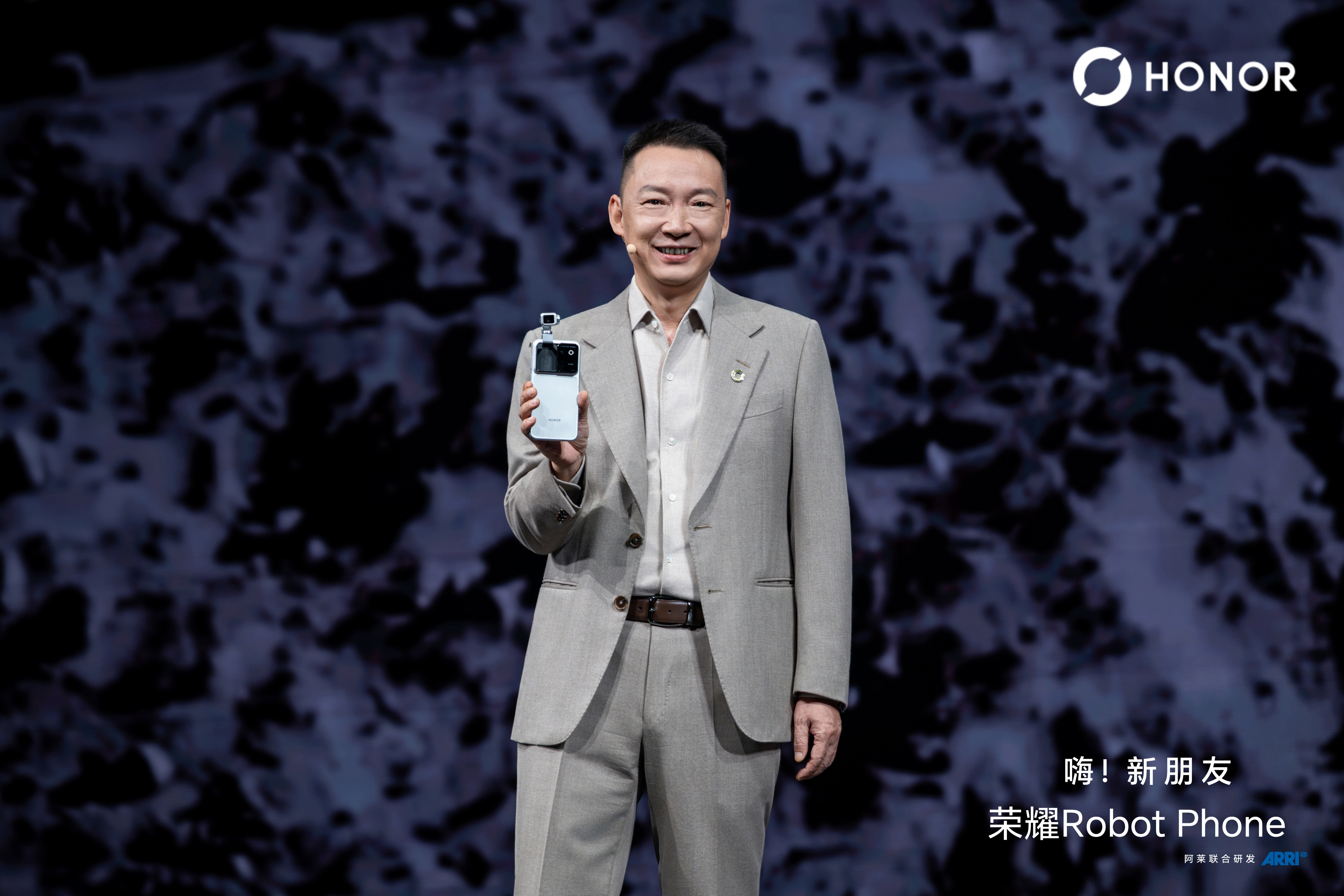 荣耀RobotPhone荣耀敢想敢不同的首款代表作如约而至！既是顶配AI旗舰，