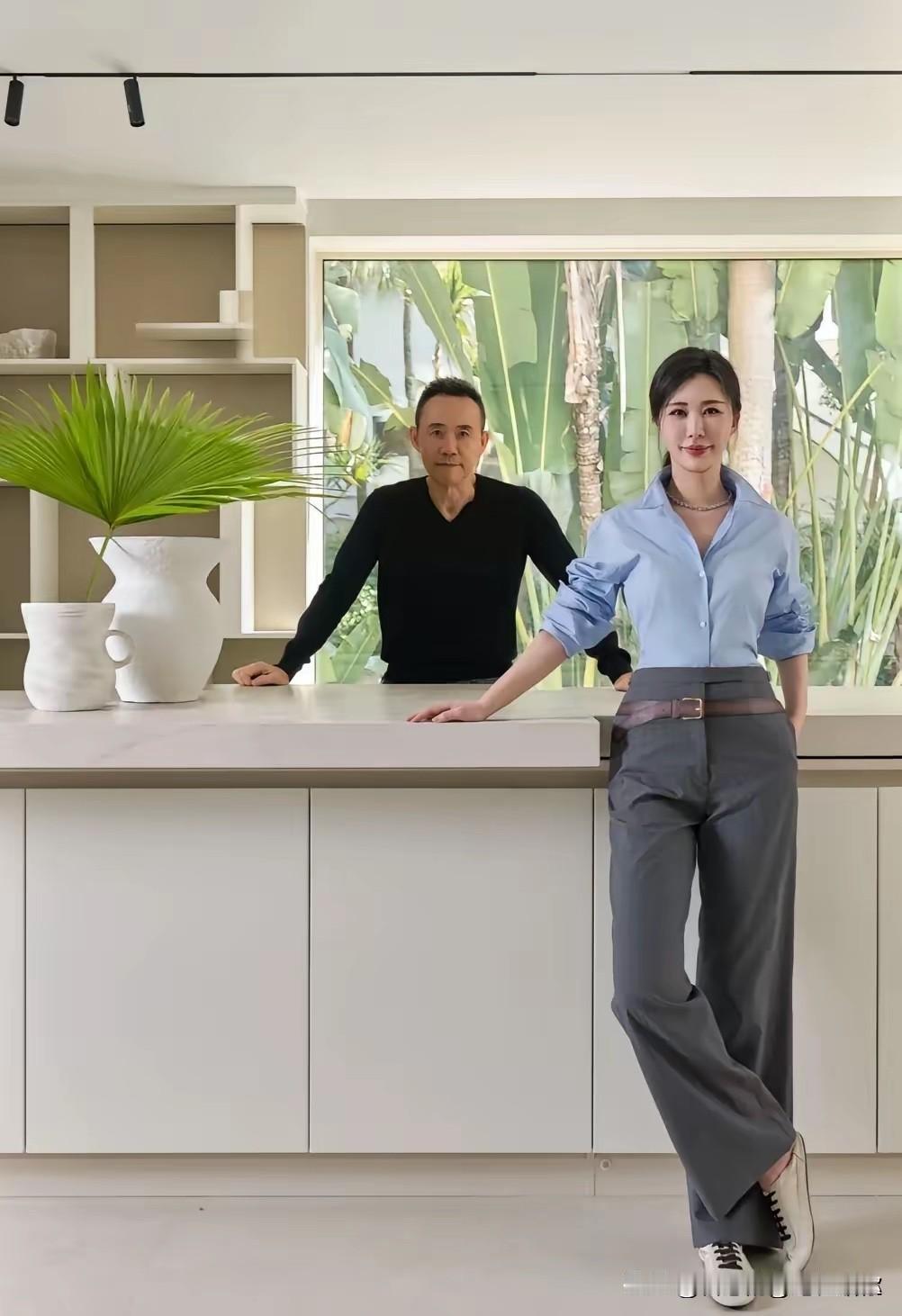 老王是老牛吃嫩草里最残败的一个，彻底榨干了。我想不明白他为毛不离？老王离了田，仍