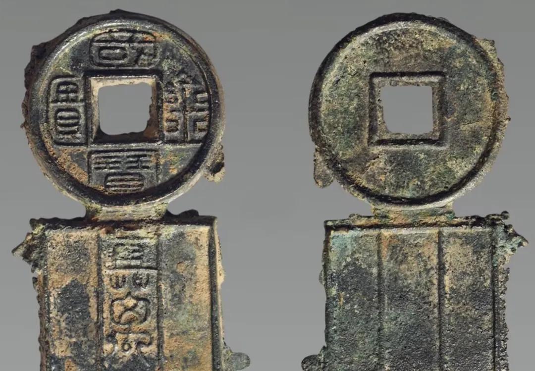 陕西村民盖房挖出459公斤“千年铜钱”，他没有偷偷卖掉，反而立刻报警上交！很多人