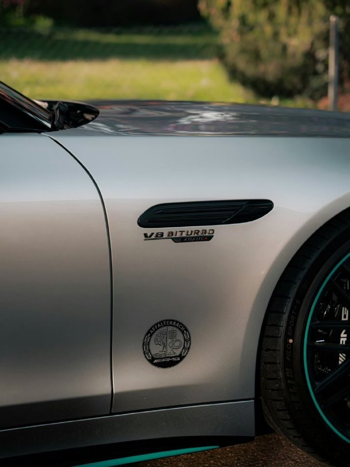 Mercedes-BenzSL63AMG4MATIC+，也就是大名鼎鼎