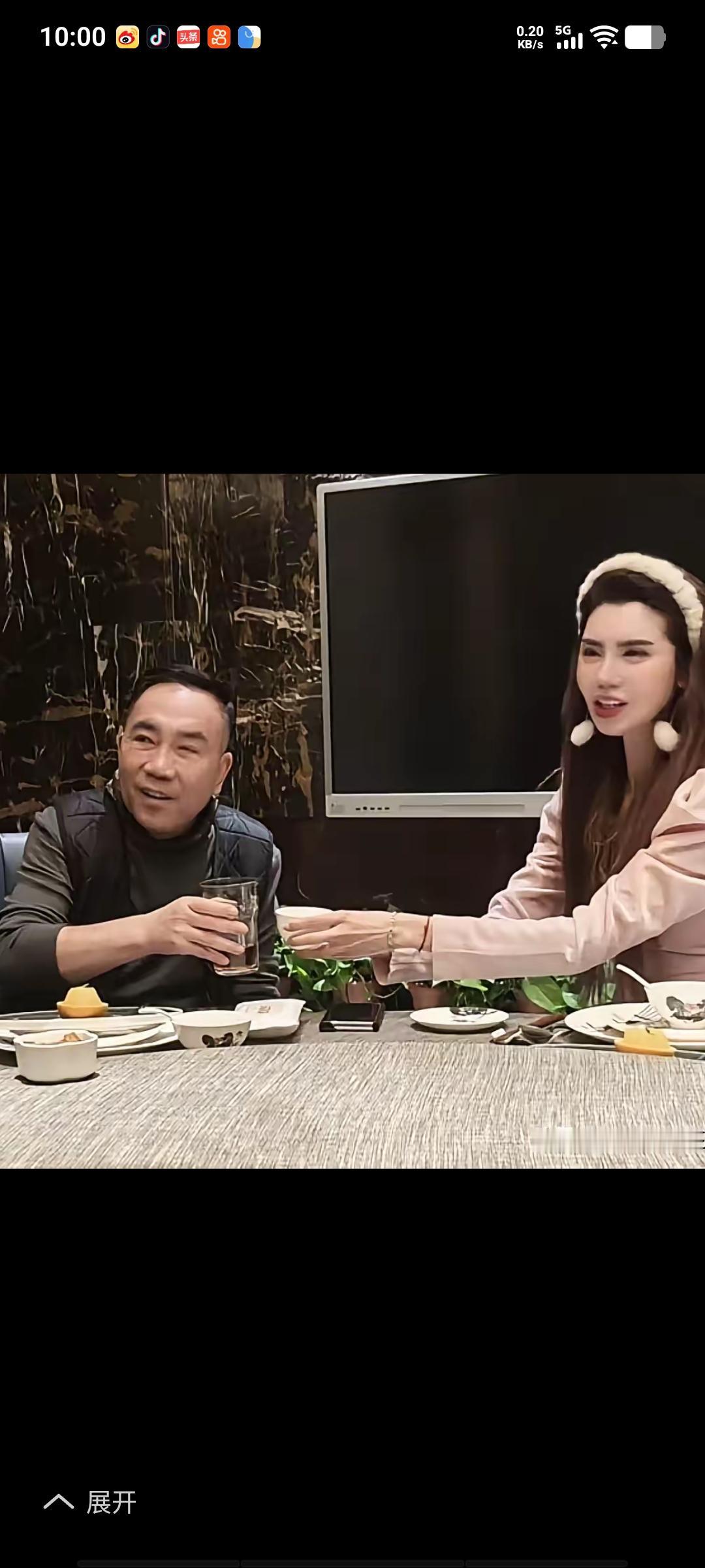 就在昨日中午，自立门户的天津相声演员杨五爷，于饭店再度收徒，此次徒弟是一位天津网